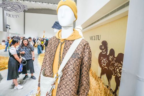 蒙古族元素服飾 可機(jī)洗西服,非遺與黑科技融入北京服裝設(shè)計(jì)